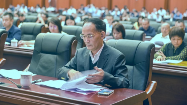 湖南炬神電子榮獲“新郴州貢獻(xiàn)獎(jiǎng)”，董事長楊譓鵬作代表發(fā)言